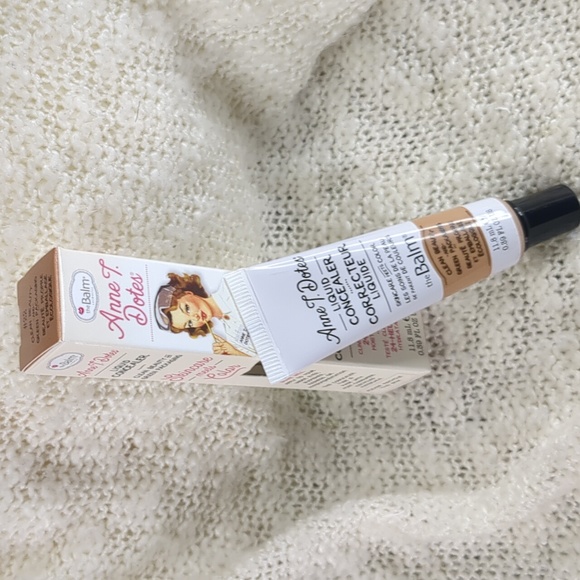 theBalm Cosmetics Anne T. Dotes Liquid Concealer in #22 Light to Medium, 9g/0.32 - Picture 1 of 11